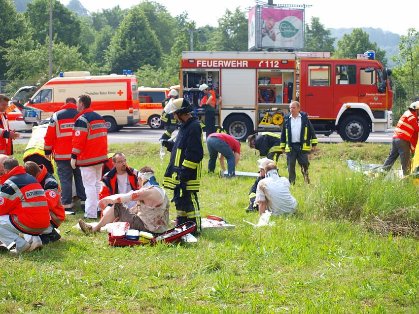 Schwerer Unfall mit Reisebus Lohmar Donrather Dreieck P051.JPG
